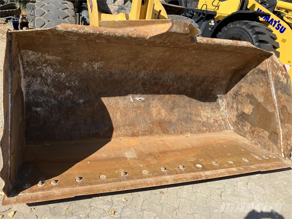 Komatsu WA380-8E0 Citas sastāvdaļas