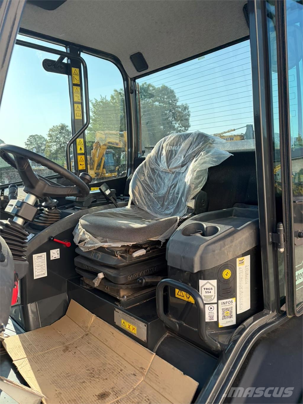 Komatsu WA70M-8E0 مكونات أخرى