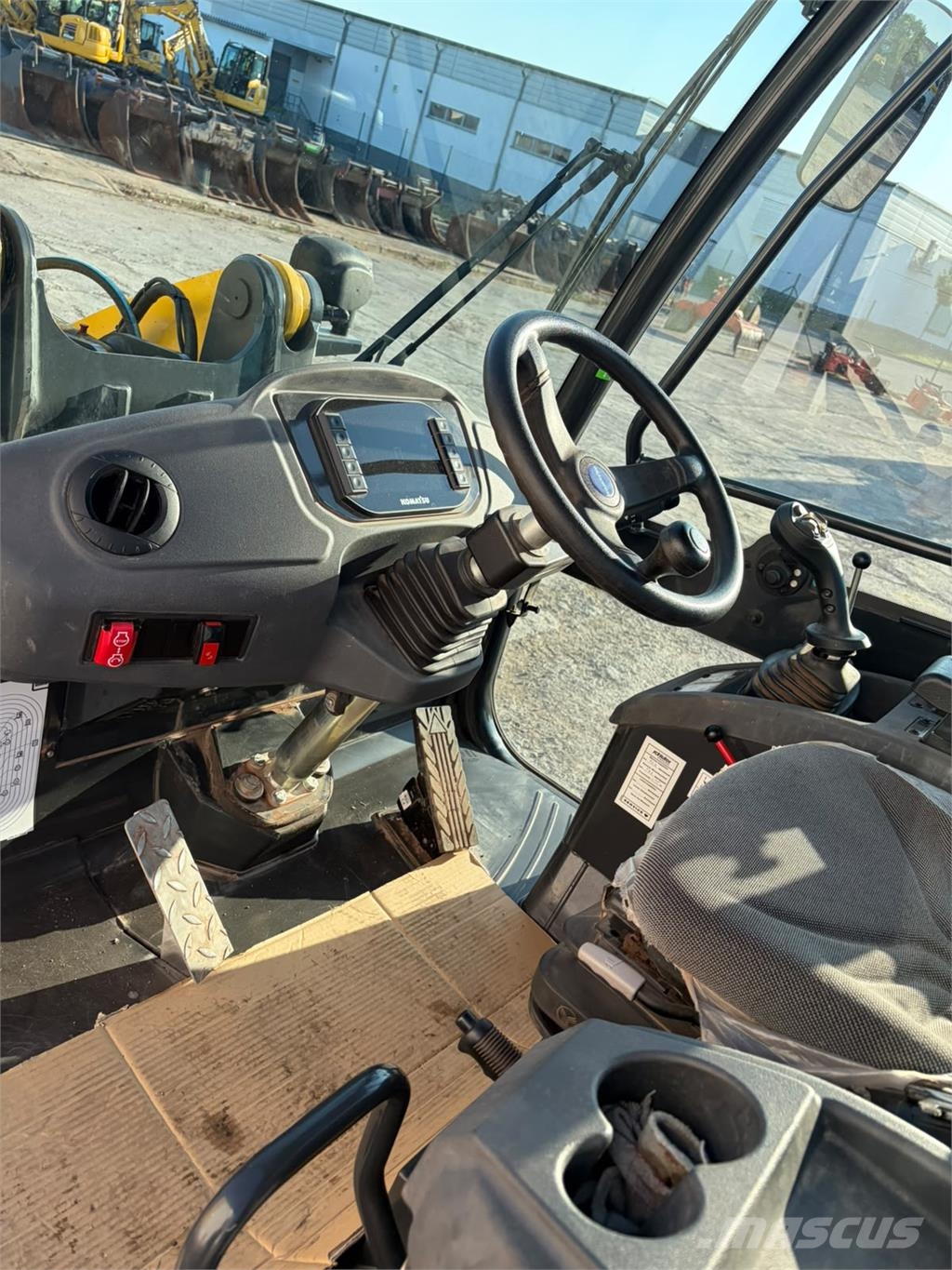 Komatsu WA70M-8E0 مكونات أخرى