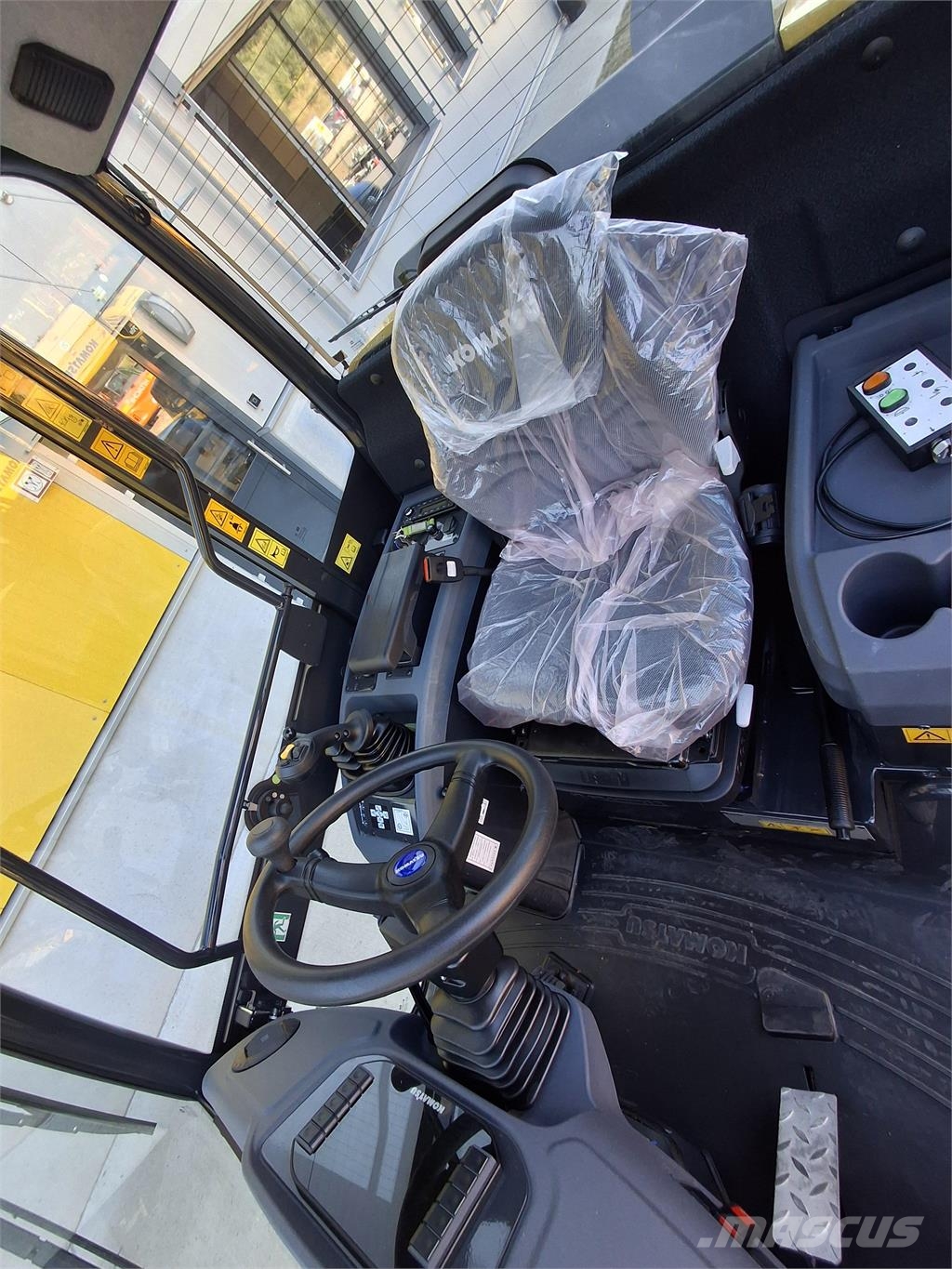 Komatsu WA70M-8E0 مكونات أخرى