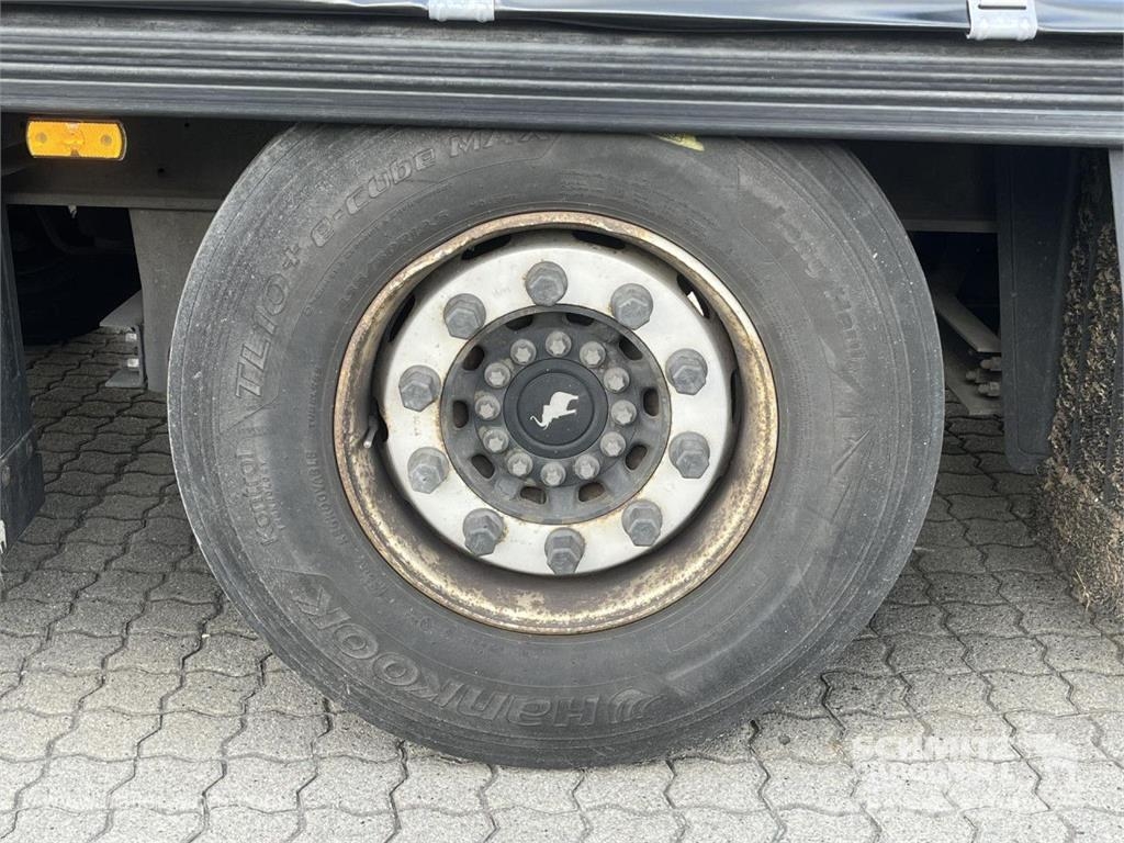 Schmitz Cargobull Curtainsider Coil Getränke Semirremolques de caja de lona
