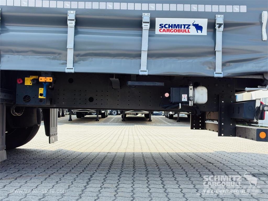 Schmitz Cargobull Curtainsider Mega Getränke Gardintrailer