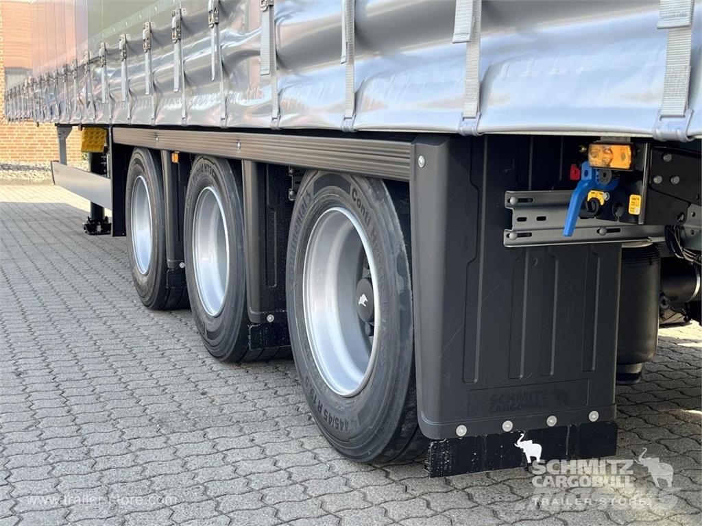 Schmitz Cargobull Curtainsider Mega GetrÃ¤nke نصف مقطورات بباب جانبي