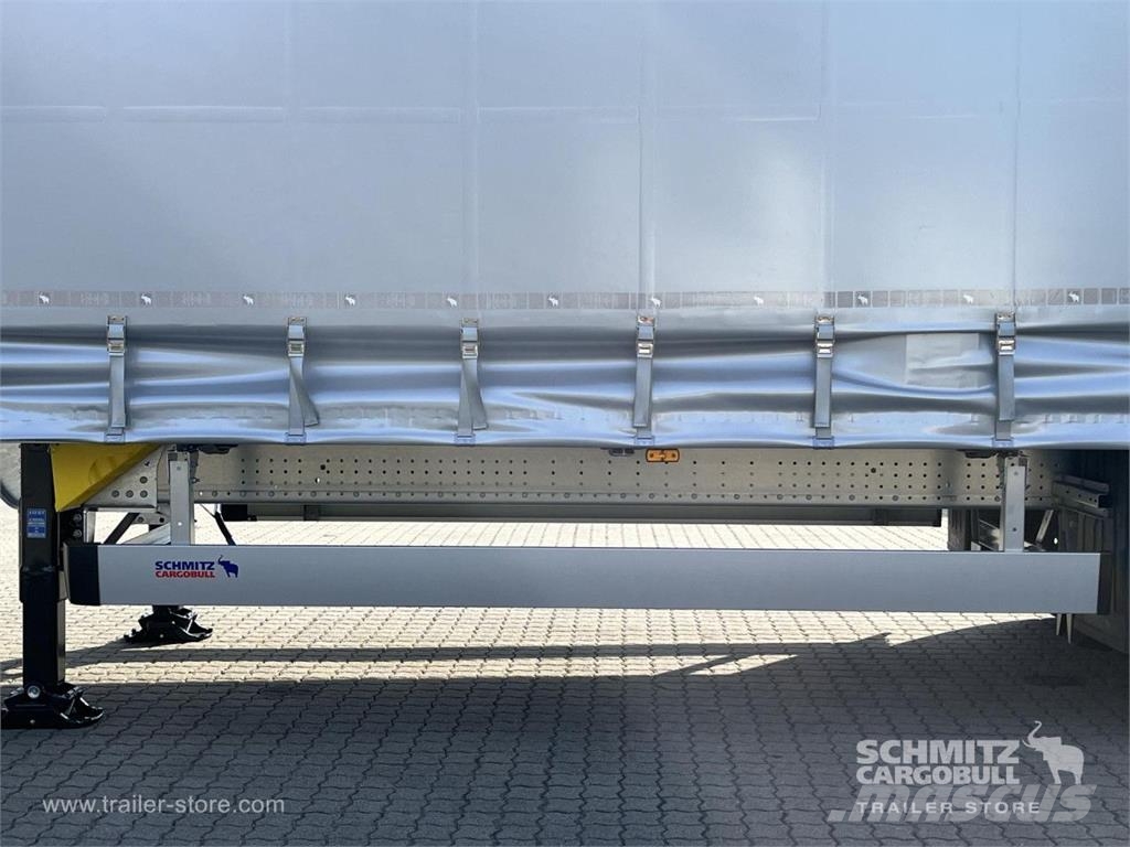 Schmitz Cargobull Curtainsider Mega GetrÃ¤nke نصف مقطورات بباب جانبي