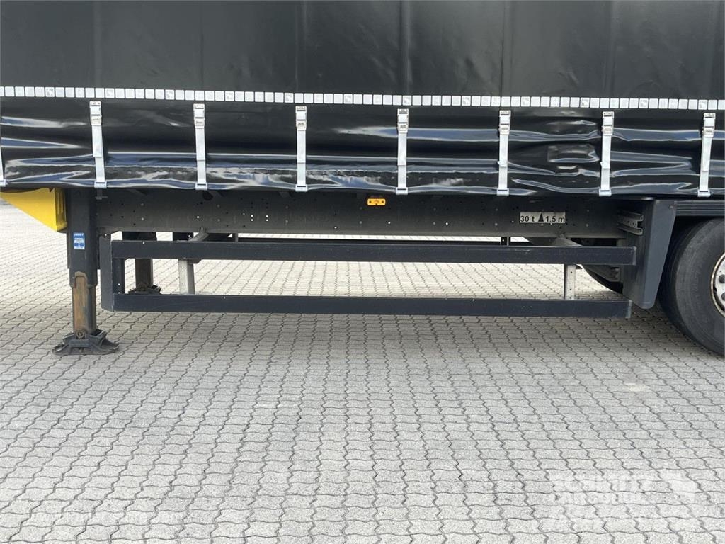 Schmitz Cargobull Curtainsider Coil Getränke Semirremolques de caja de lona