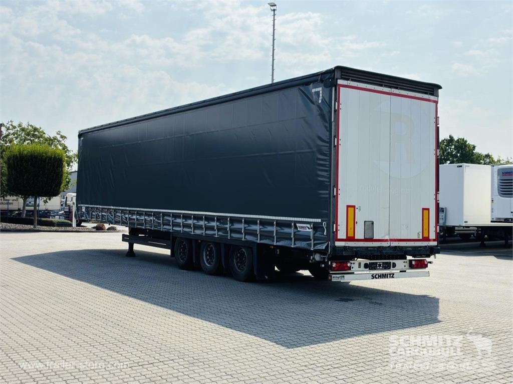 Schmitz Cargobull Curtainsider Mega Getränke Gardintrailer