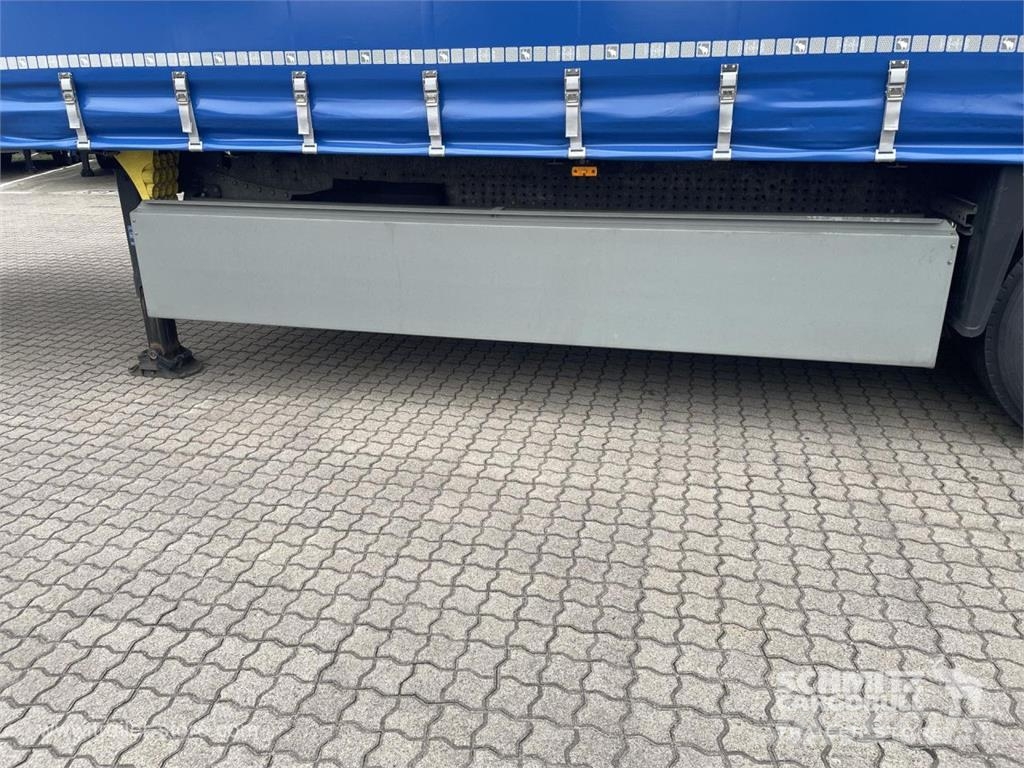 Schmitz Cargobull Curtainsider Standard GetrÃ¤nke نصف مقطورات بباب جانبي