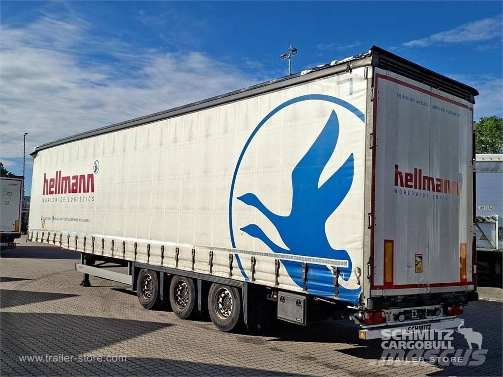 Schmitz Cargobull Curtainsider Mega GetrÃ¤nke نصف مقطورات بباب جانبي