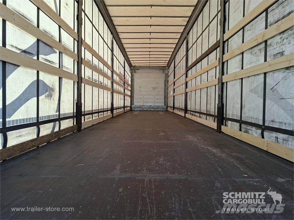 Schmitz Cargobull Curtainsider Mega GetrÃ¤nke نصف مقطورات بباب جانبي