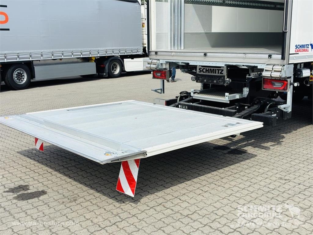 Schmitz Cargobull Frischdienst Standard Ladebordwand Semirremolques isotermos/frigoríficos