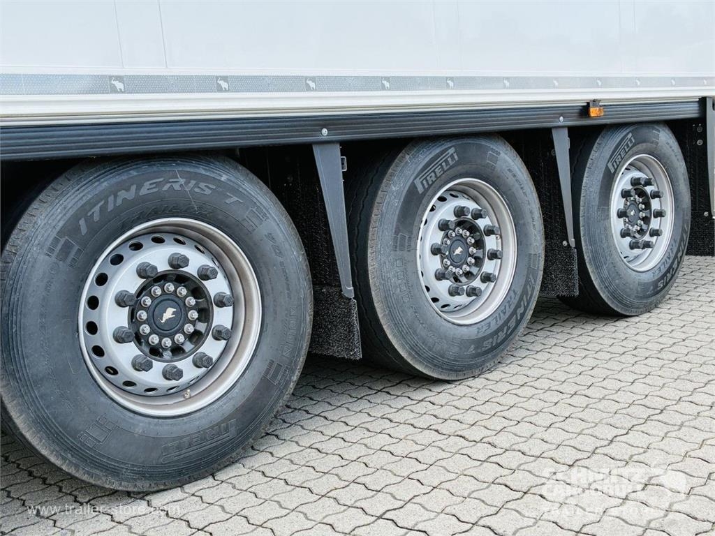 Schmitz Cargobull Tiefkühler Standard Doppelstock Trennwand Rolltor Temperature controlled semi-trailers