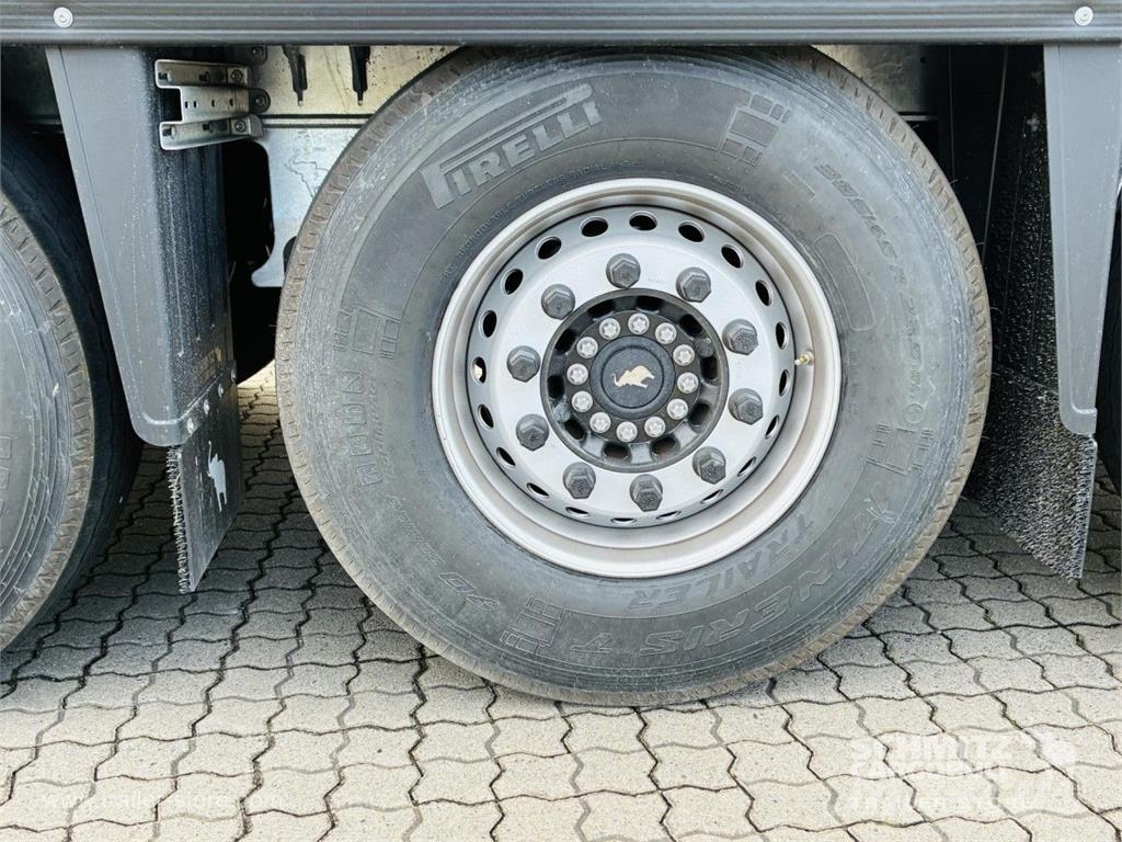 Schmitz Cargobull Tiefkühler Standard Doppelstock Trennwand Rolltor Temperature controlled semi-trailers