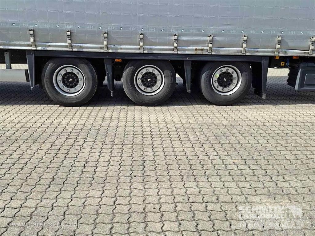 Schmitz Cargobull Curtainsider Mega GetrÃ¤nke نصف مقطورات بباب جانبي