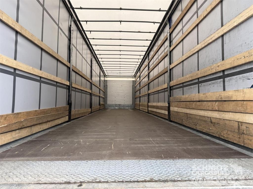 Schmitz Cargobull Curtainsider Standard Plachtové návesy