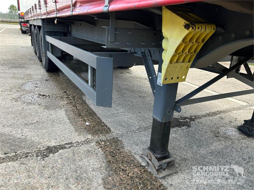 Schmitz Cargobull Curtainsider Standard نصف مقطورات بباب جانبي