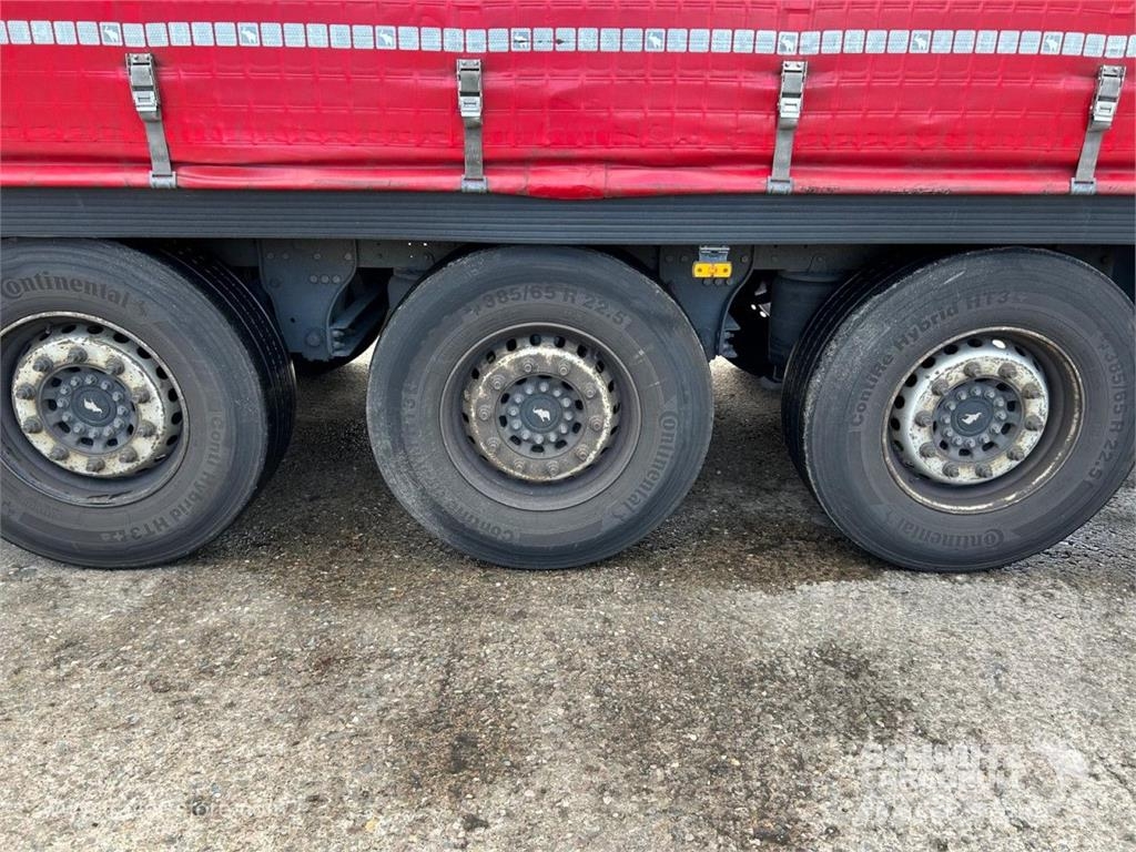 Schmitz Cargobull Curtainsider Standard نصف مقطورات بباب جانبي