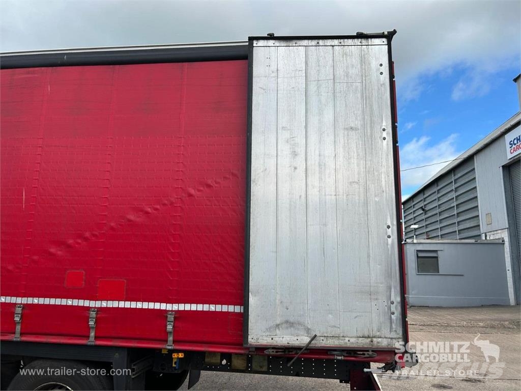 Schmitz Cargobull Curtainsider Standard نصف مقطورات بباب جانبي