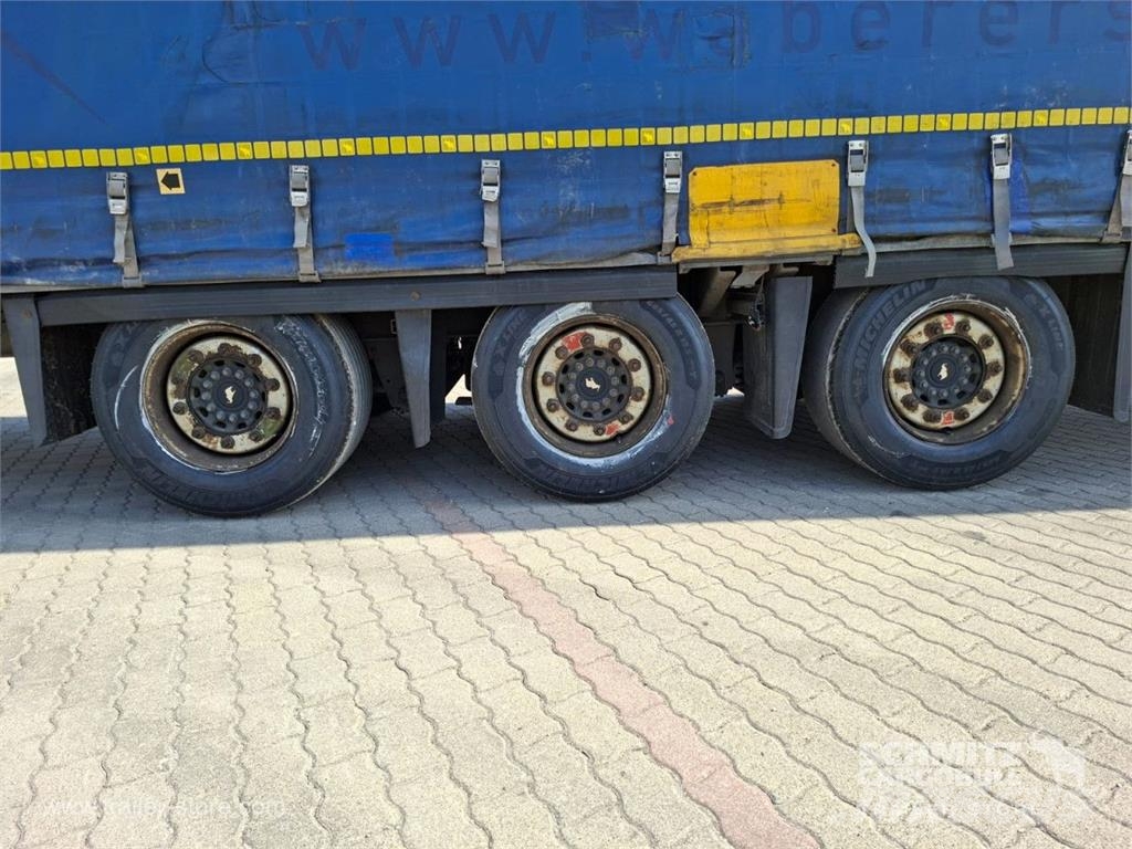 Schmitz Cargobull Curtainsider Mega Semirremolques de caja de lona