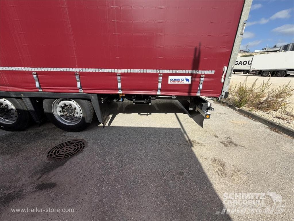 Schmitz Cargobull Curtainsider Mega Curtain sider semi-trailers