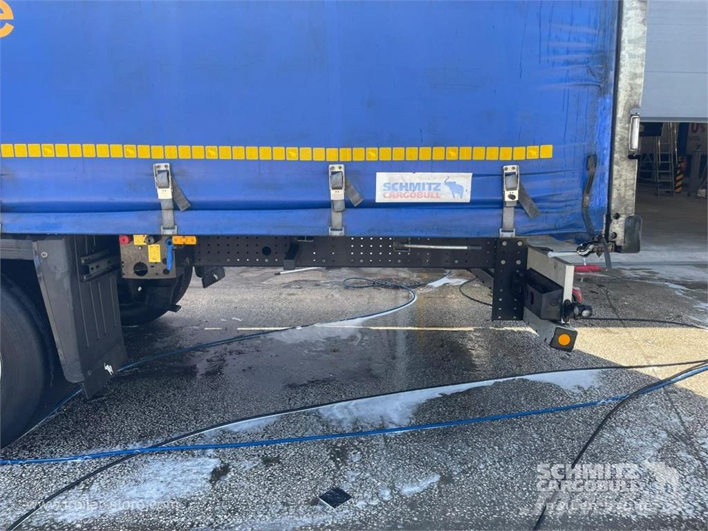 Schmitz Cargobull Curtainsider Mega نصف مقطورات بباب جانبي