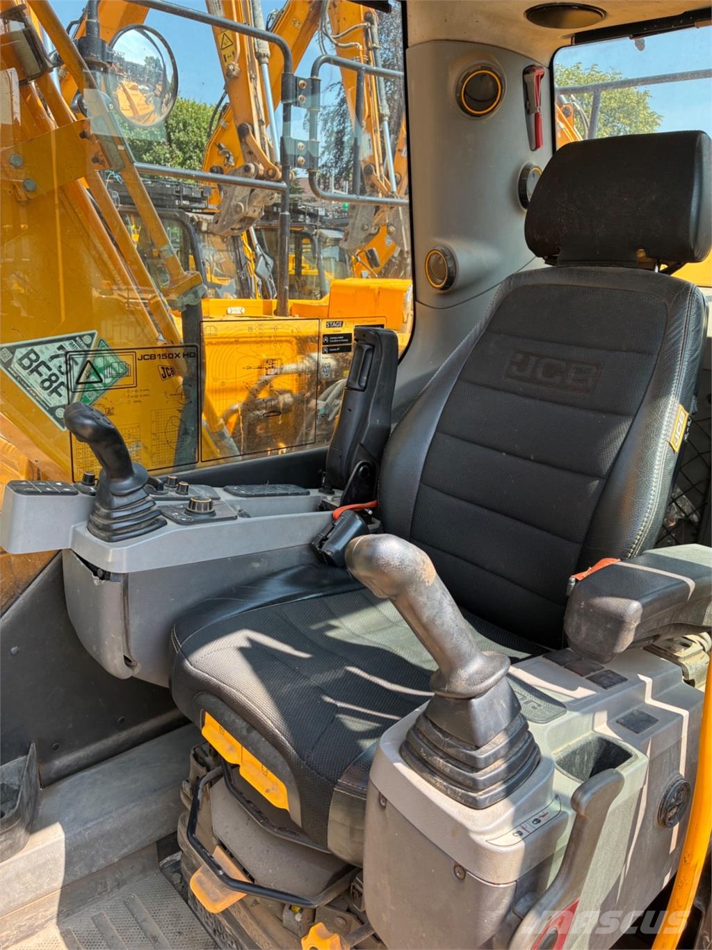 JCB 150XHD Crawler excavators