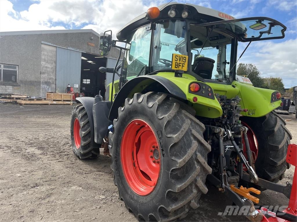 CLAAS ARION 430 Tractores
