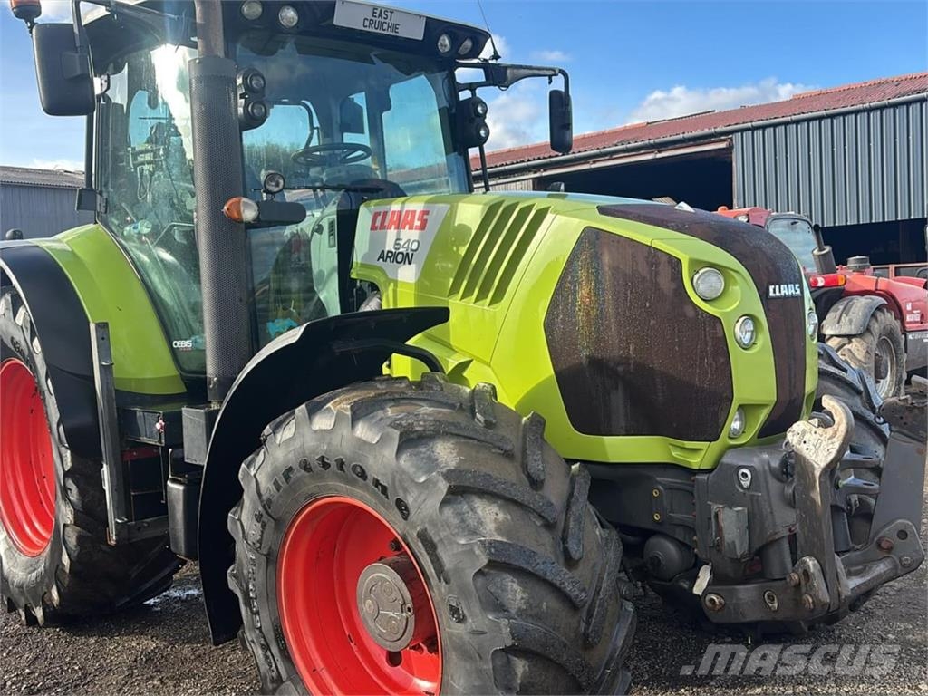 CLAAS ARION 640 Tractores