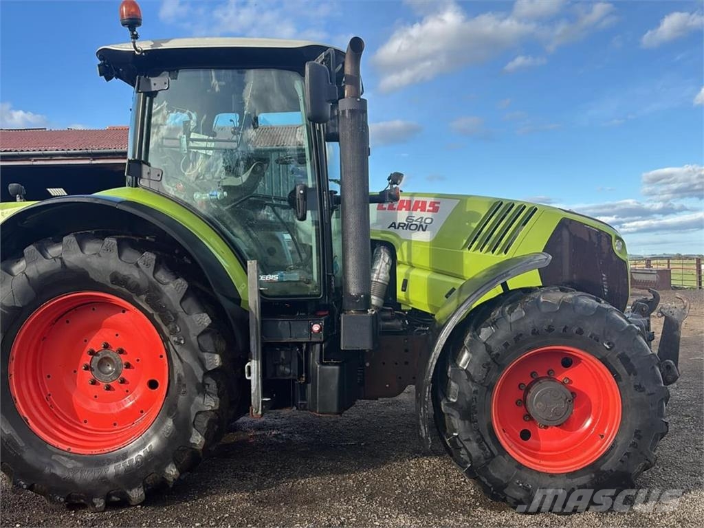 CLAAS ARION 640 Tractores