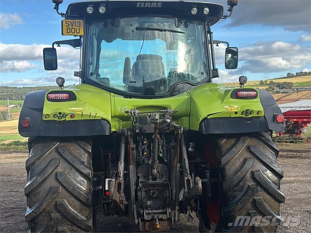 CLAAS ARION 640 Tratores