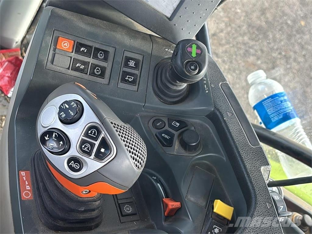 CLAAS ARION 640 Tratores