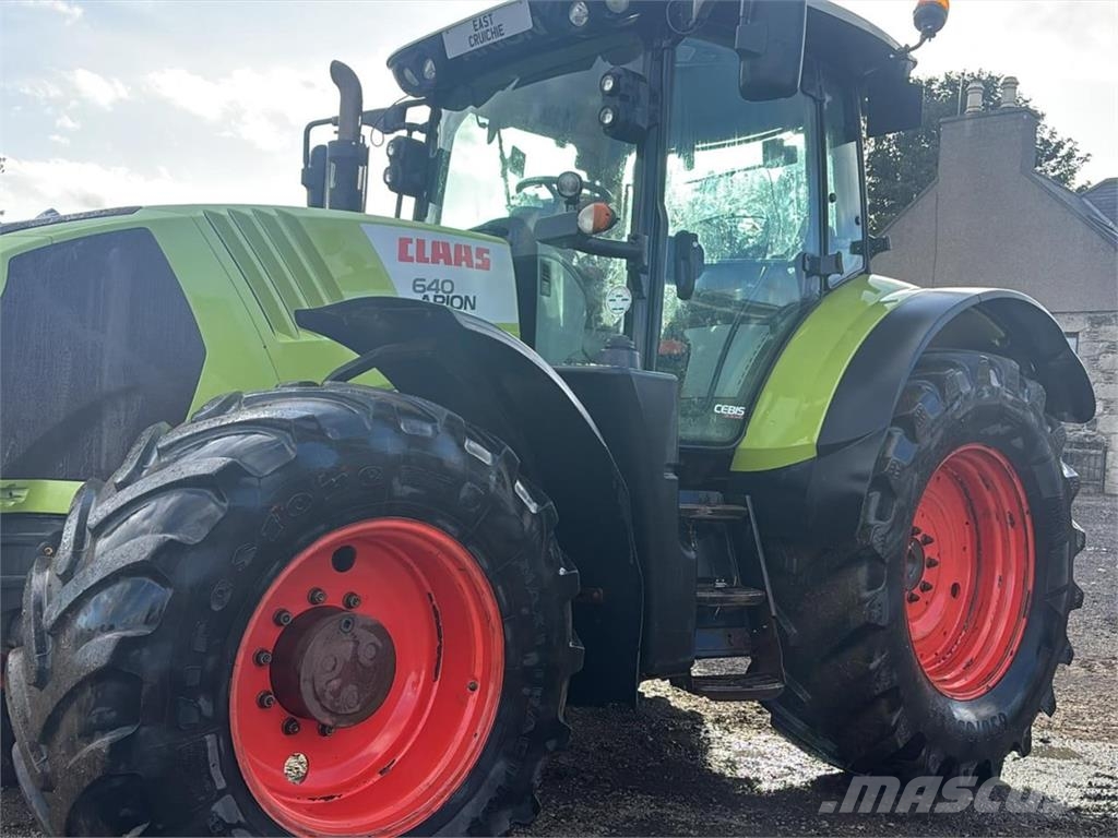 CLAAS ARION 640 Tratores