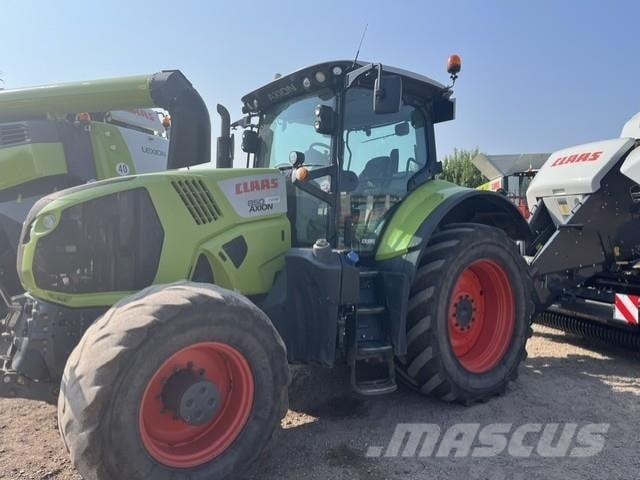 CLAAS AXION 850 Traktori