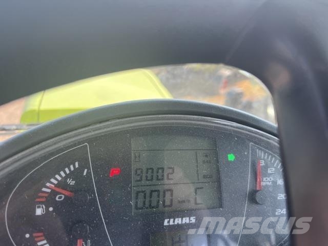 CLAAS AXION 850 Traktori