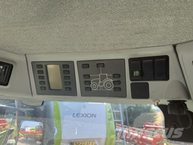 CLAAS AXION 850 Traktori
