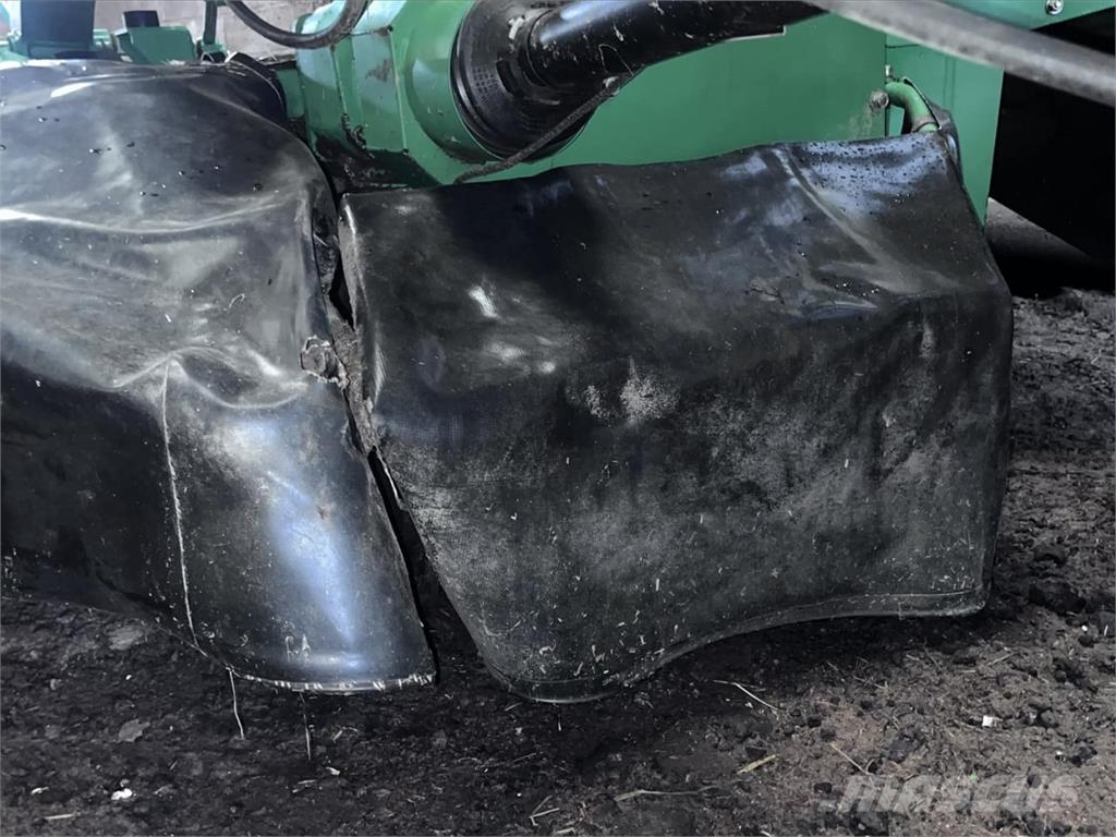 John Deere USED 331 MOWER CON Фуражні комбайни