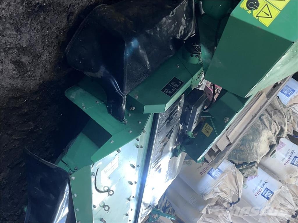 John Deere USED 331 MOWER CON حصادات الأعلاف