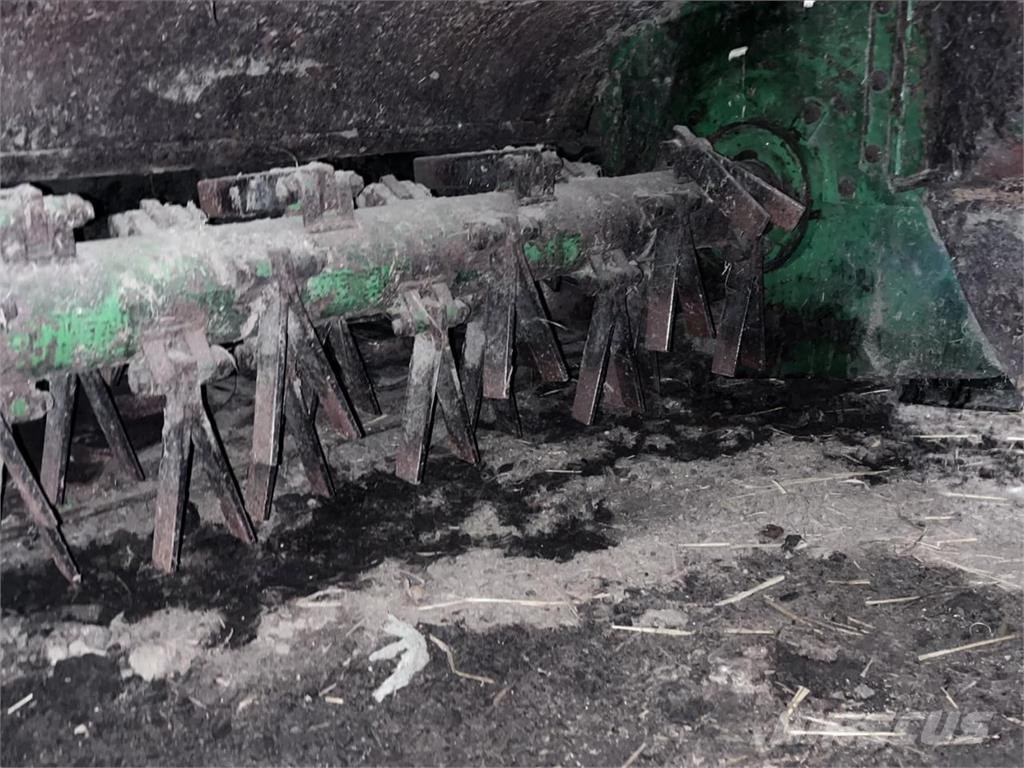 John Deere USED 331 MOWER CON حصادات الأعلاف