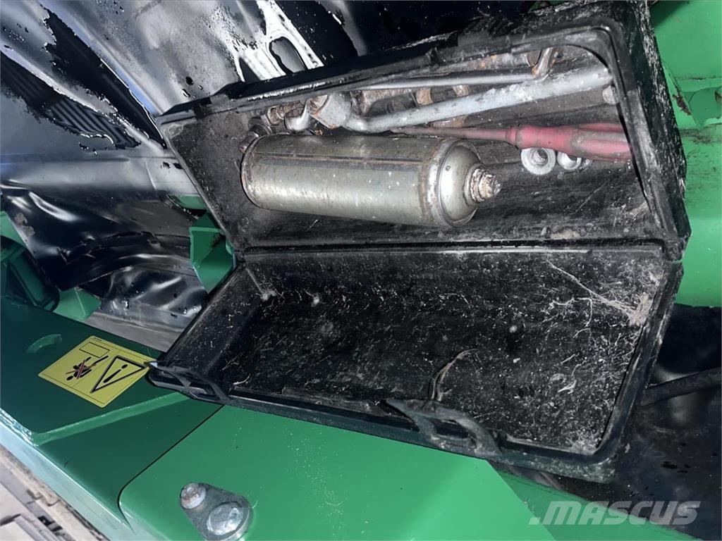 John Deere USED 331 MOWER CON حصادات الأعلاف