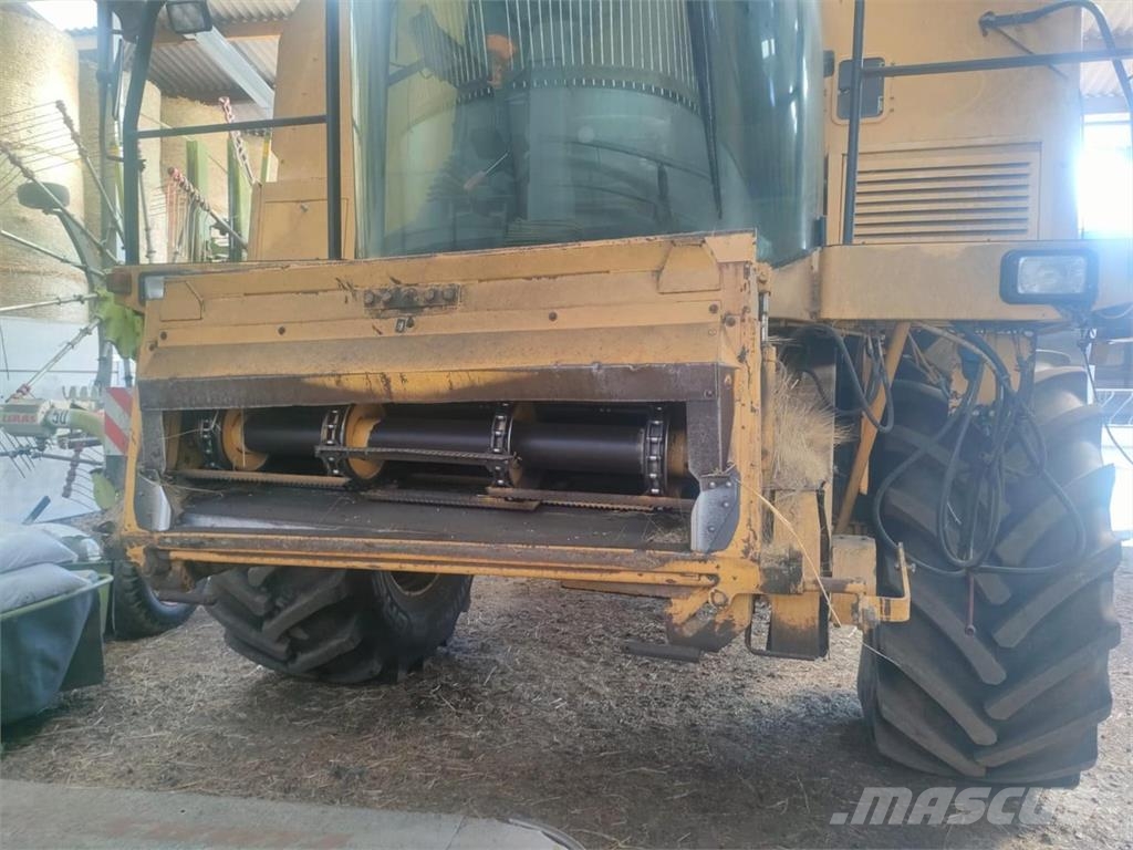 New Holland TX68 Derliaus nuėmimo kombainai