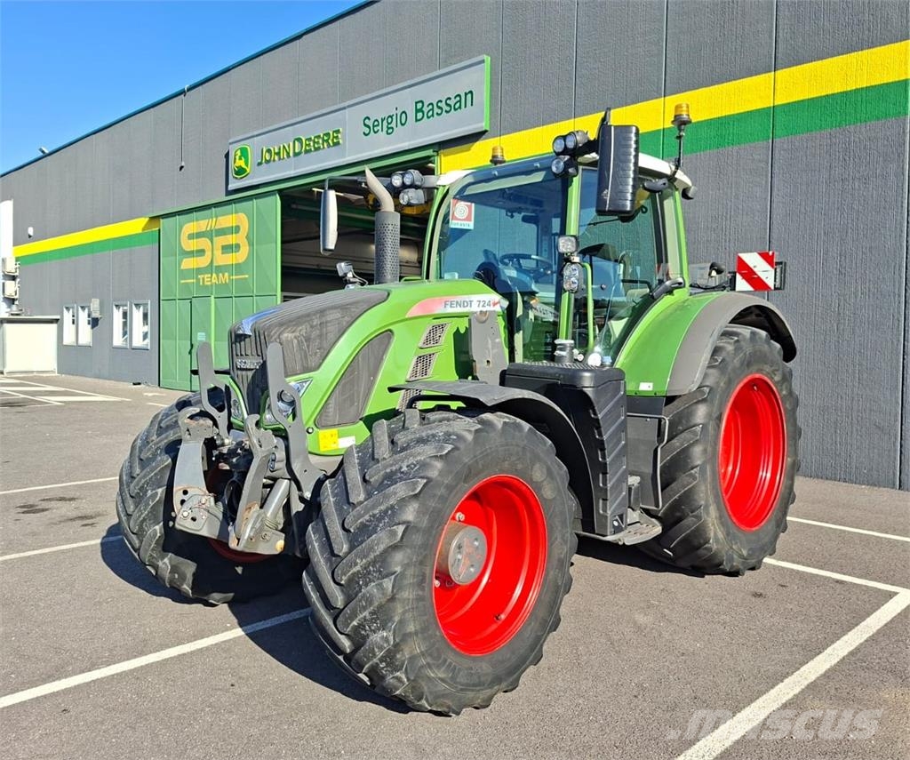 Fendt 724 VARIO Traktorit