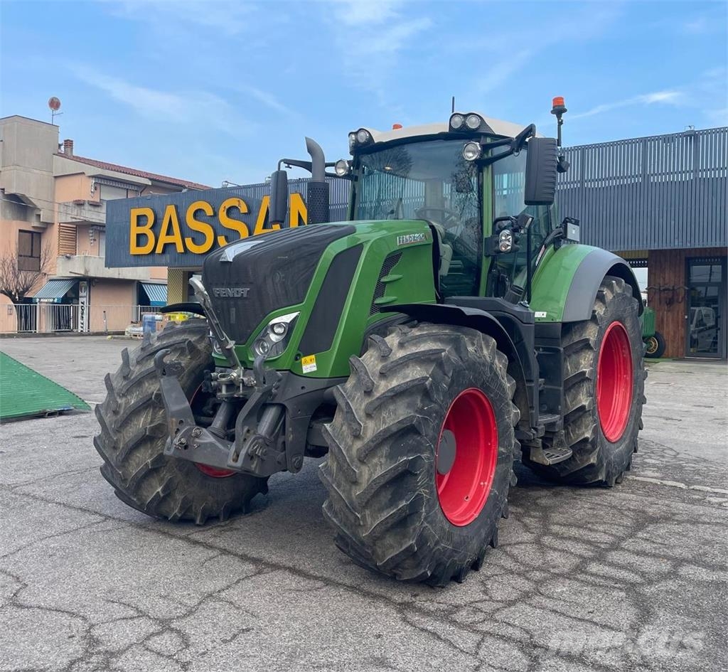 Fendt 826 VARIO Traktoriai