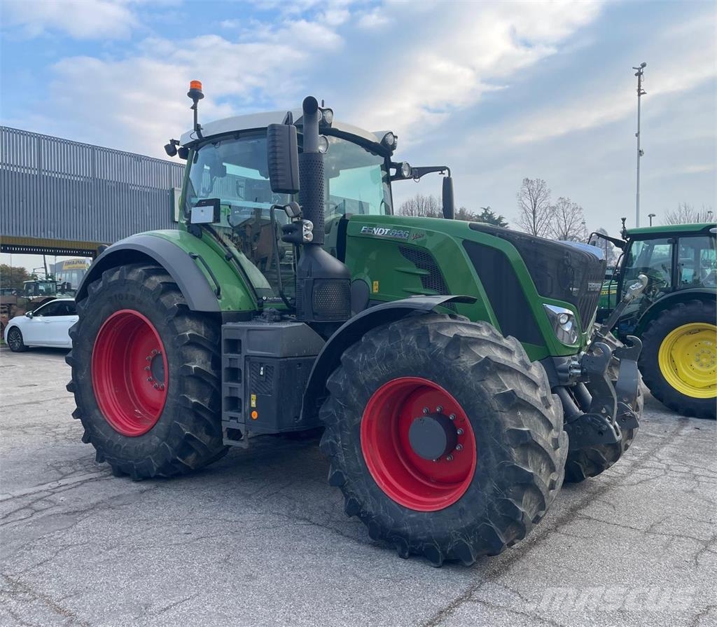 Fendt 826 VARIO Traktoriai