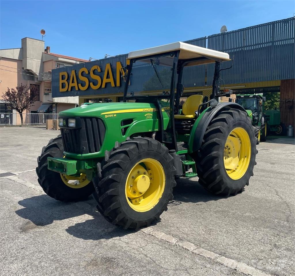 John Deere 5095 M Traktori