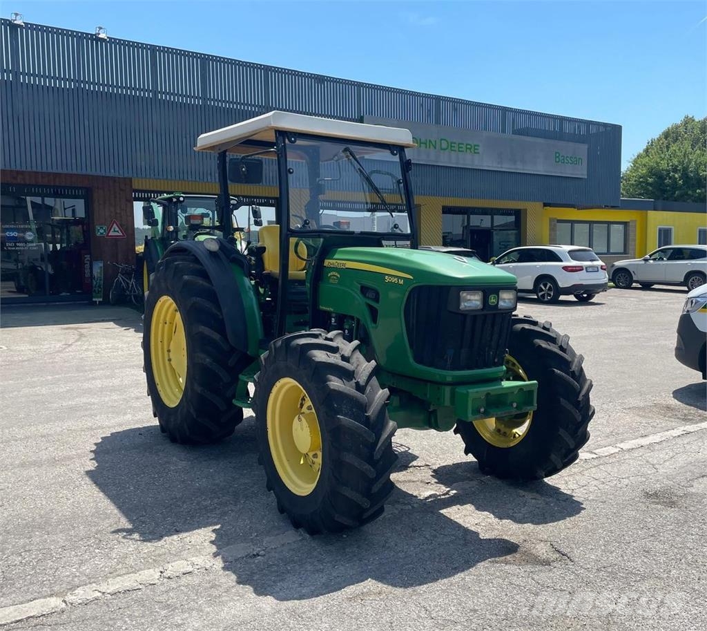 John Deere 5095 M Traktori
