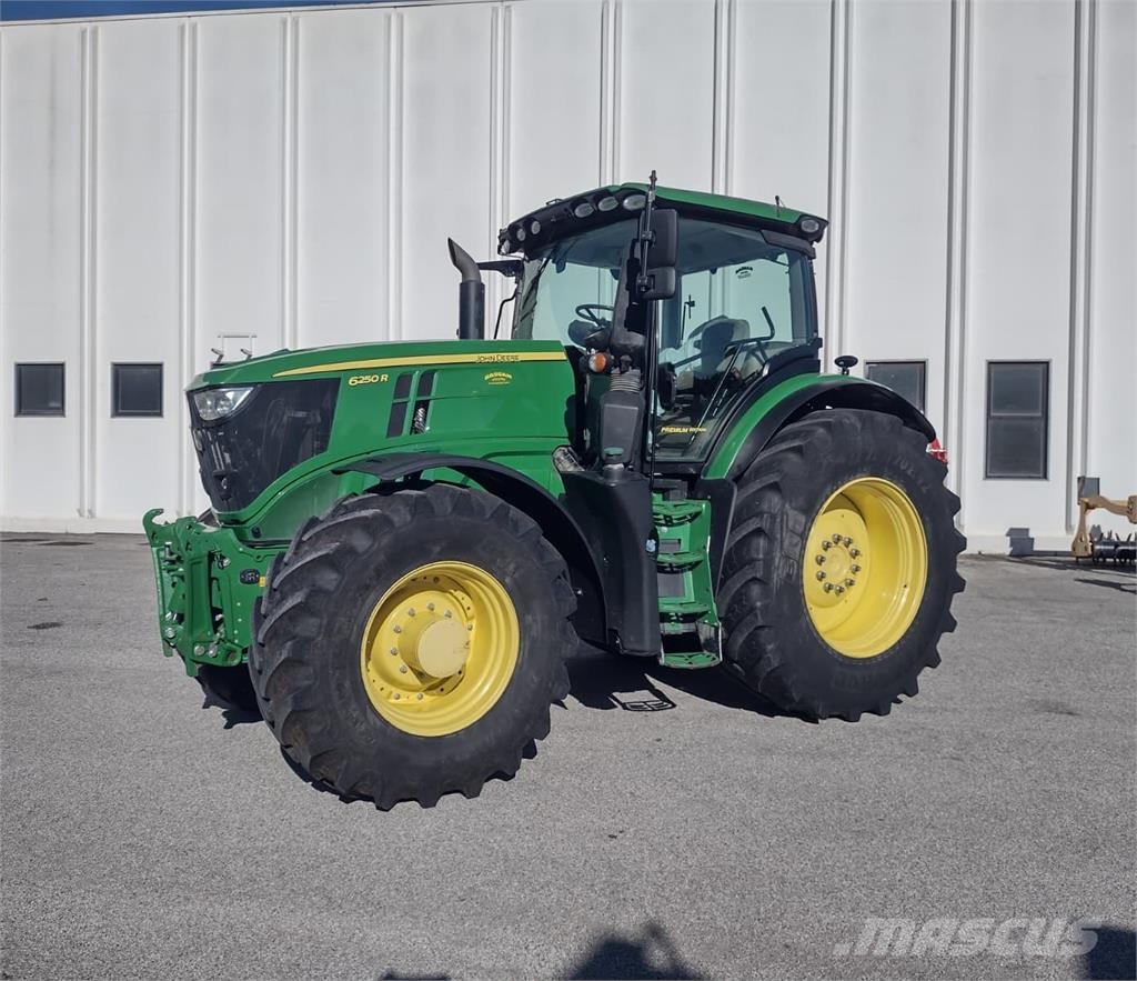 John Deere 6250 R Traktori