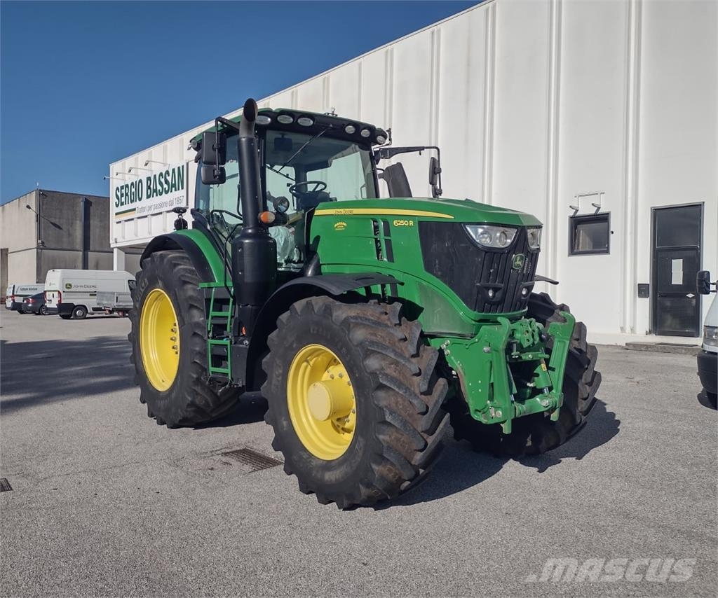 John Deere 6250 R Traktori