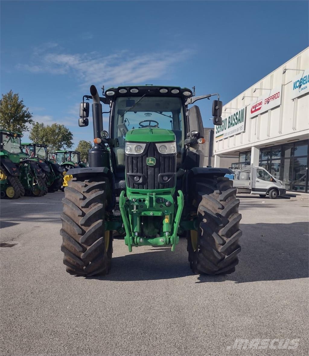 John Deere 6250 R Traktori