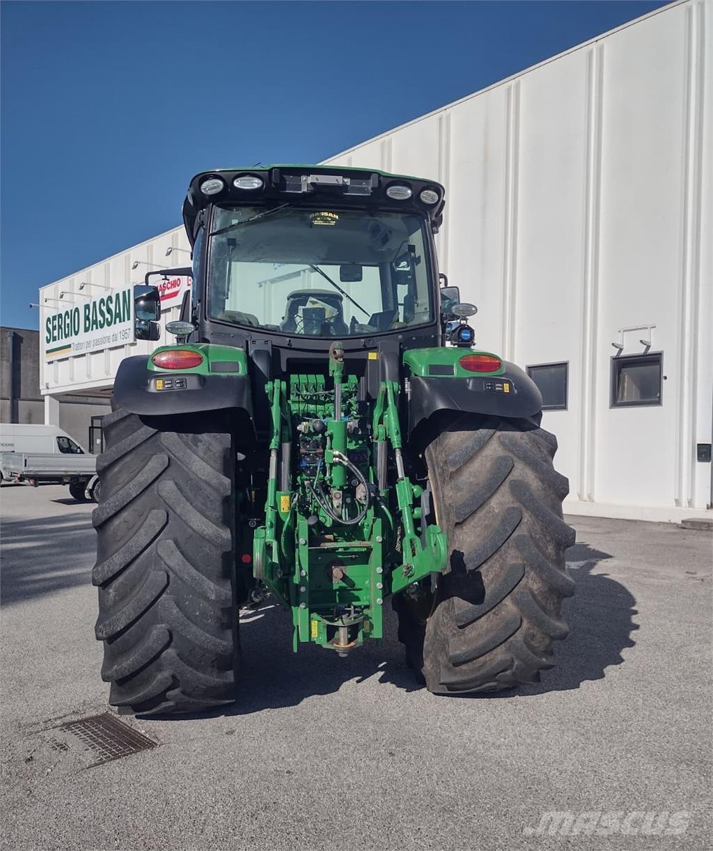 John Deere 6250 R Traktori