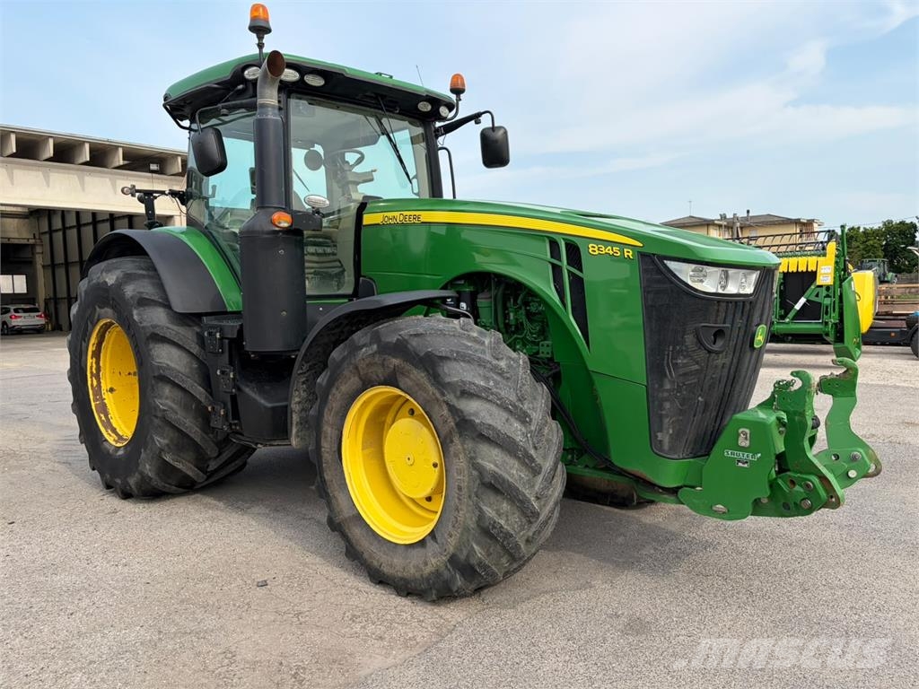 John Deere 8345 R Traktori