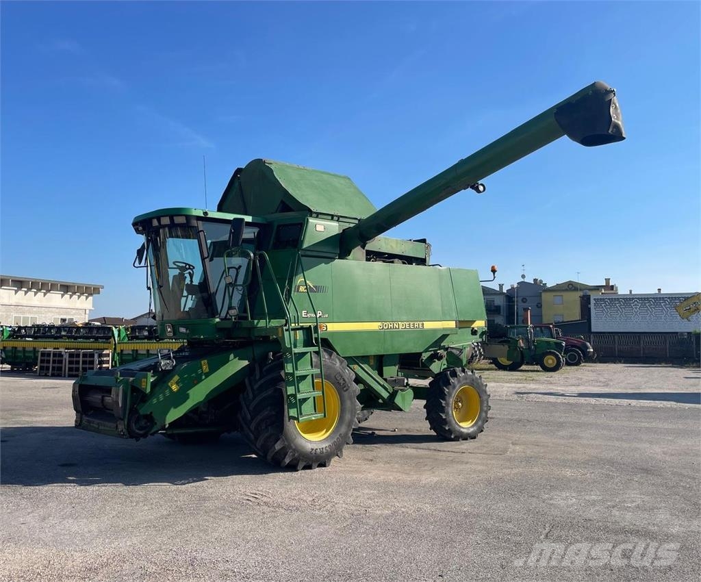 John Deere MIETITREBBIA CTS Moissonneuse batteuse